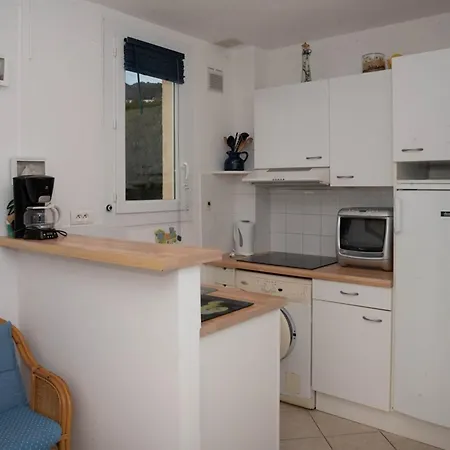 Apartment T2 Au Lavandou Pour 4, Proche - Fr-1-803-14 *